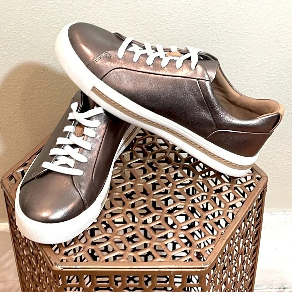 Clarks Un Maui Lace Pebble Metallic Leather size 6.5M